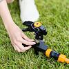 FISKARS 1023656 zavlažovač impulsní s kolečky, kovový, do průměru 26m