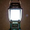 MAKITA DMR057 aku rádio s LED lampou 18V/14,4V Li-Ion, Bluetooth, tri svetelné módy, bez batérie